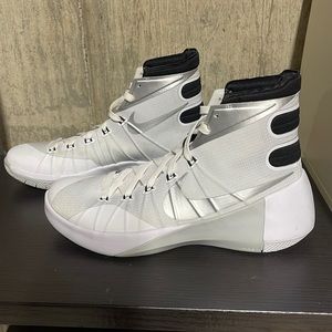 Nike women’s Hyperdunk 2015 TB, Sz 10 (Whit/Silver/Black), used